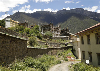 中天资助雅江县木绒乡