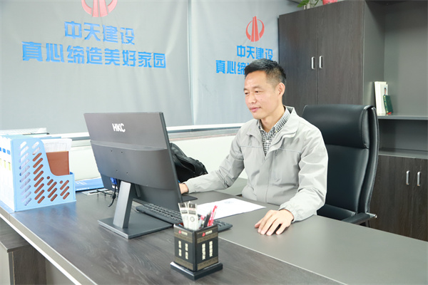 1624947367680385ijyf.jpg 办公照片_副本.jpg