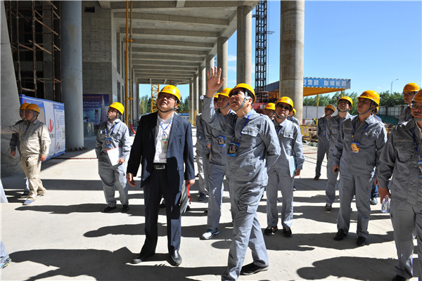 1625721622217506Tkt0.jpg 陪同楼董事长检查项目2.jpg