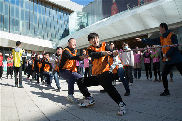 1638257520575731Unqk.jpg 趣味运动会拔河比赛1.jpg