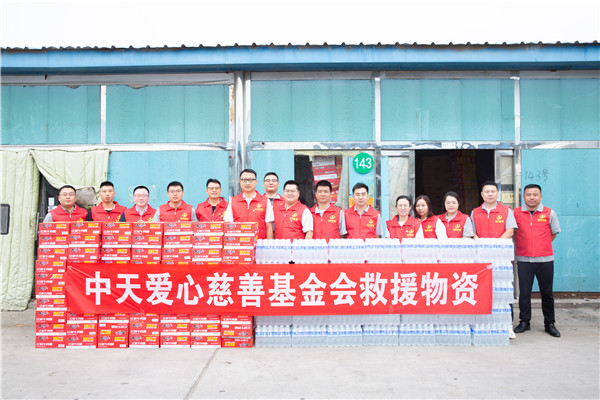 1691483094446641FrJZ.jpg 图1.志愿房山物资合影1.jpg